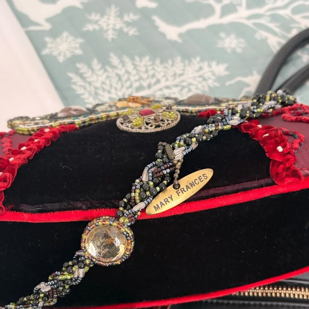 Mary Frances beaded handbag. - Picture 2 of 5